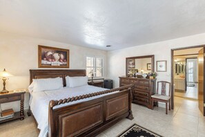 1 bedroom, desk, iron/ironing board, WiFi