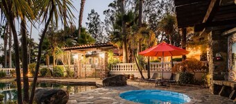 Villa Terra Bella: A Tranquil Windsor Escape w/ Natural Stone Pool