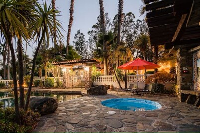 Villa Terra Bella: A Tranquil Windsor Escape w/ Natural Stone Pool