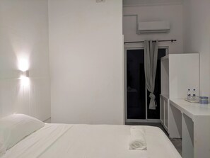 Double Room, Courtyard View | Desk, free WiFi - Avi Guesthouse (Thoddoo)