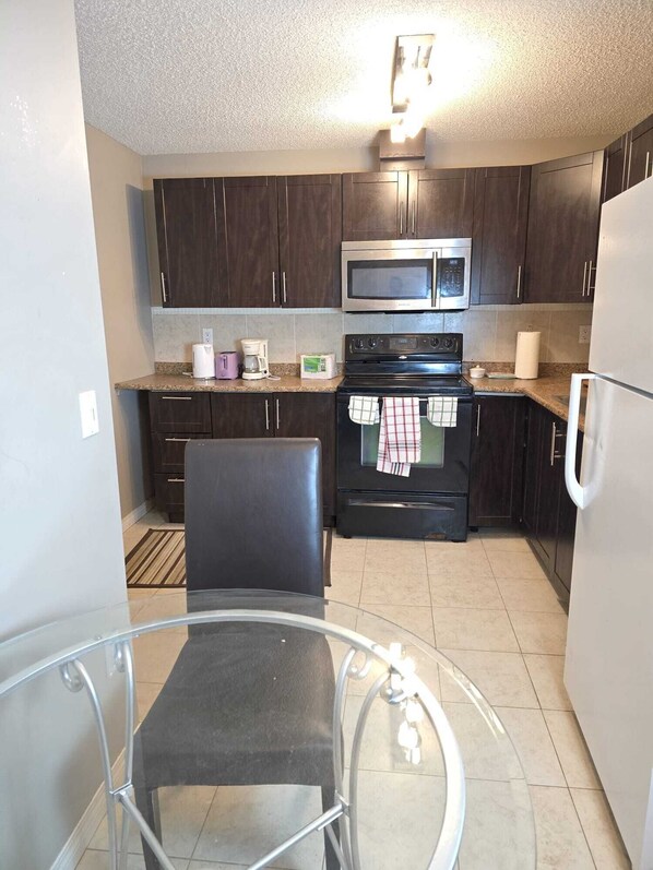 Mikrobølgeovn, ovn og kokeplater