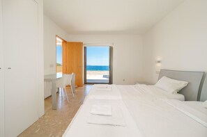 5 bedrooms, desk, Internet