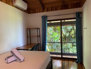 4 多间卧室、办公桌、旅行婴儿床、WiFi