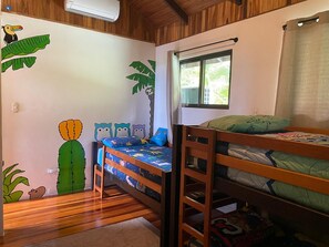 4 bedrooms, desk, travel cot, WiFi