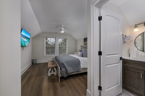 5 bedrooms, desk, iron/ironing board, free WiFi