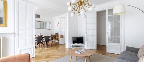 Télévision, chaîne hi-fi