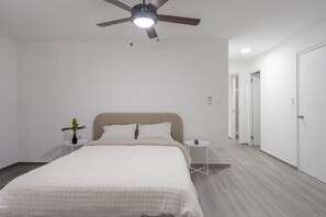 2 bedrooms, iron/ironing board, free WiFi, bed sheets