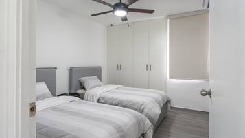 2 dormitorios, tabla de planchar con plancha, wifi gratis y ropa de cama