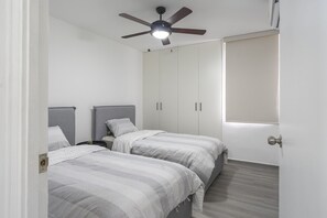 2 bedrooms, desk, iron/ironing board, free WiFi