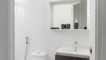 Shower, hair dryer, towels