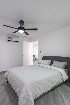 2 bedrooms, iron/ironing board, free WiFi, bed sheets