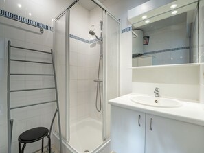 Towels - Nice apartment for 4 people with WIFI, pool, TV and balcony (De Haan)