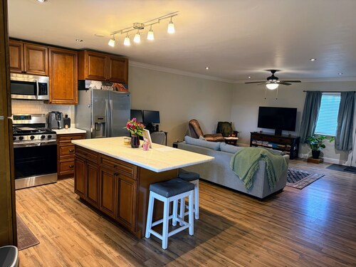 Charming Wine  Country Farmhouse - Private Guesthouse in the Vineyards