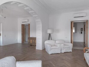 TV - Conte di Savoia by Interhome (Rome: Historical City Center)