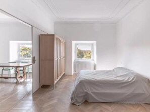 Internet - Conte di Savoia by Interhome (Rome: Historical City Center)