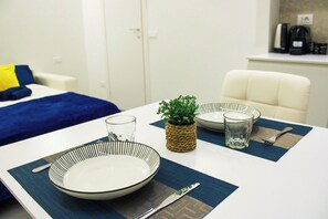 1 bedroom, travel cot, WiFi, bed sheets