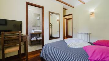 6 soverom, strykejern/-brett, wi-fi (inkludert) og sengetøy