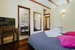 6 habitaciones, tabla de planchar con plancha y wifi gratis 