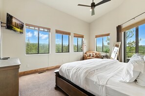 4 bedrooms, desk, iron/ironing board, travel cot