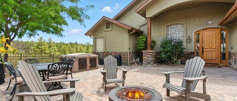 屋外ダイニングエリア