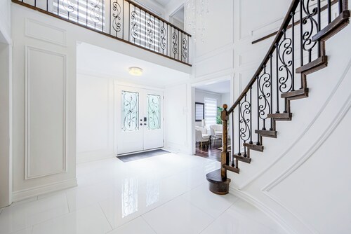 Luxurious Furnished, 4+1 Bedrooms & 4 baths, Family Home in the Heart of Toronto