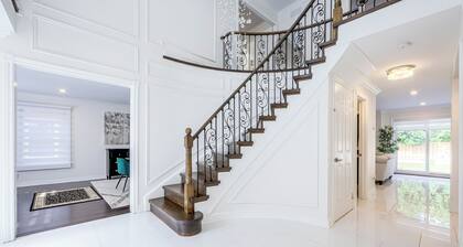 Luxurious Furnished, 4+1 Bedrooms & 4 baths, Family Home in the Heart of Toronto