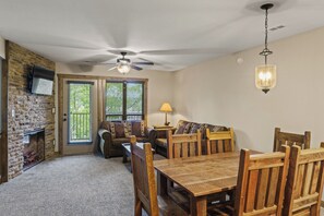 Interior - LAKEFRONT Condo for 10, close to Silver Dollar City! Ticket Deals & Resort Perks, (Branson)