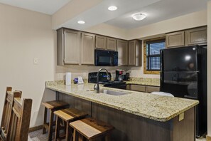 Fridge, microwave, oven, stovetop - LAKEFRONT Condo for 10, close to Silver Dollar City! Ticket Deals & Resort Perks, (Branson)
