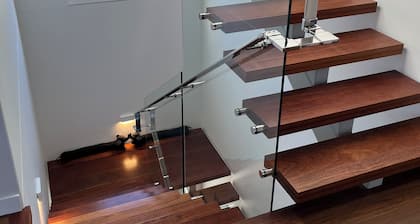 Luxury build 4-bedroom house in wonderful Manly Wheelchair friendly