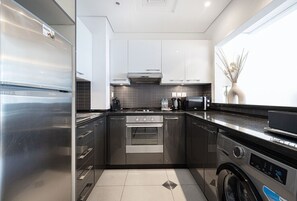 Cookware/dishes/utensils