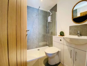 Hair dryer - G/Floor Bed+Bath | Garden | Pets | Parking+EV Charger (Bradford)