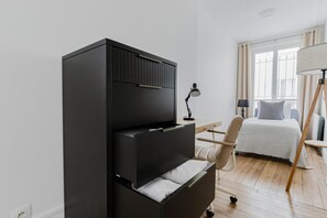 2 habitaciones, tabla de planchar con plancha, wifi y ropa de cama 