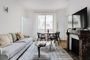 Télévision, chaîne hi-fi