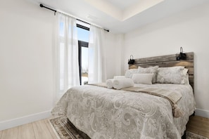 2 bedrooms, iron/ironing board, WiFi, bed sheets