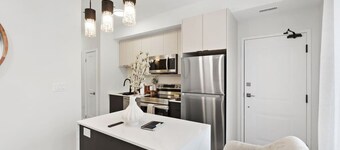 Cozy 2BR Suite with Parking and Sofa Bed and Sleeps 6