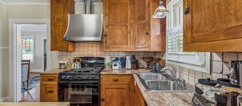 Cornerstone Cottage-Near Downtown-Pet Friendly