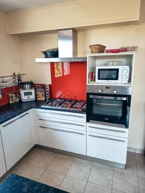 Wasserkocher mit Kaffee-/Teezubehör