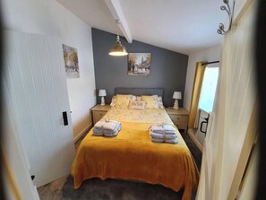 1 slaapkamer, een strijkplank/strijkijzer, wifi, beddengoed