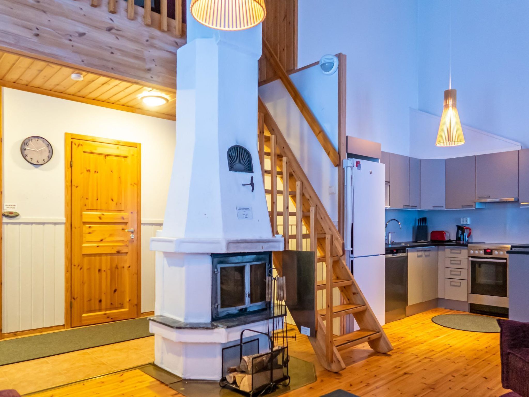 Fridge, microwave, dishwasher, cookware/dishes/utensils