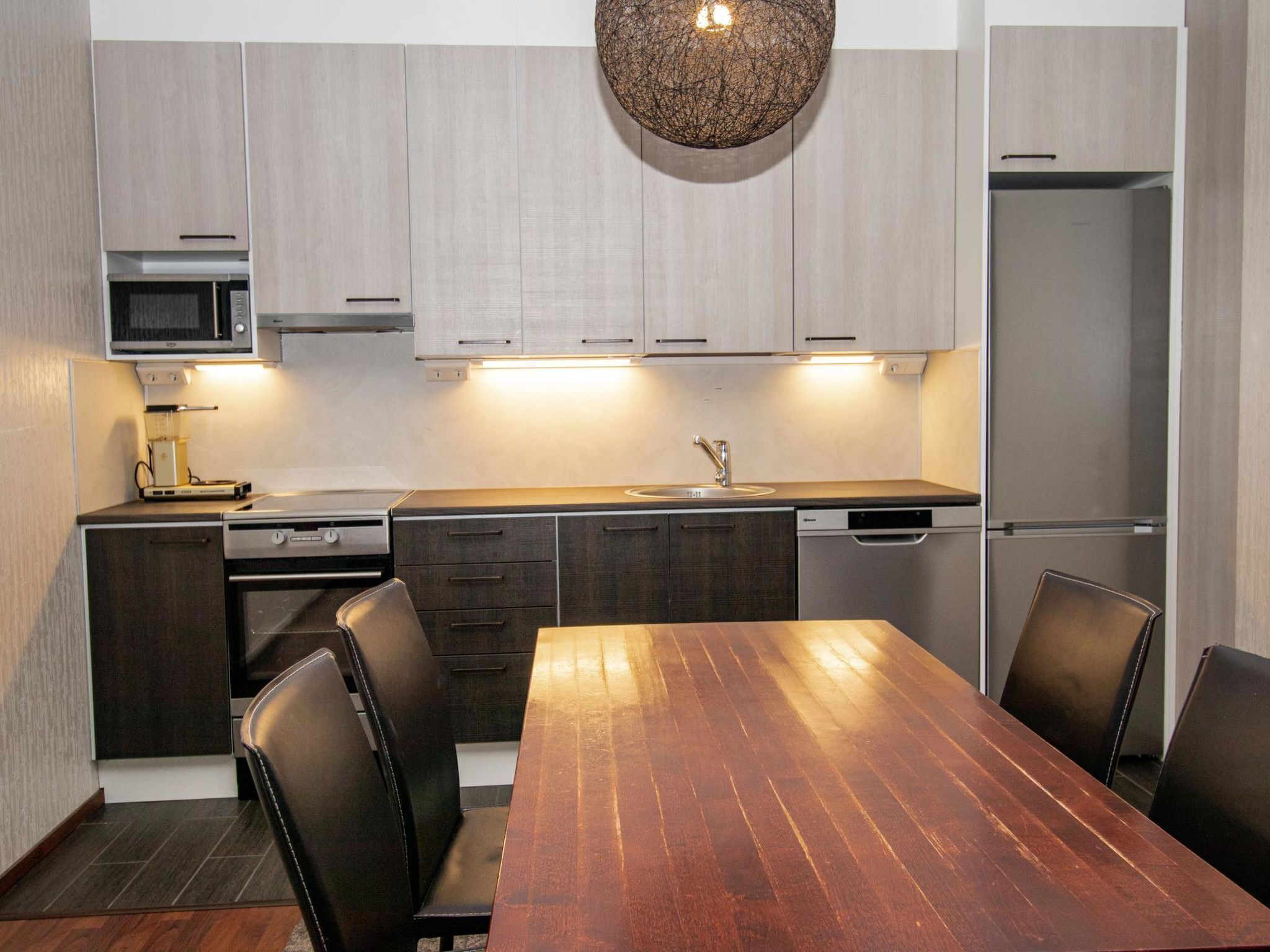 Fridge, microwave, dishwasher, cookware/dishes/utensils