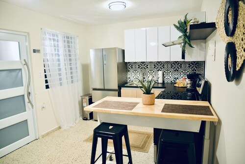 Rooftop Casita-8 min from SJ airport+WIFI+AC+Private Patio