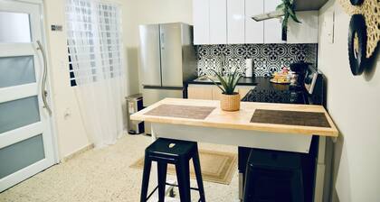 Rooftop Casita-8 min from SJ airport+WIFI+AC+Private Patio