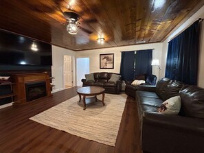 Télévision, cheminée