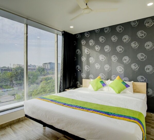 Deluxe Double Room | Iron/ironing board, free WiFi