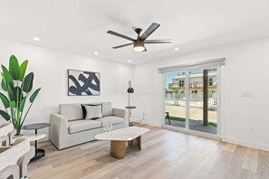 TV - Ocean Breeze 3B - All-New 1BR Retreat (Panama City Beach)