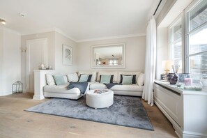 Unclassified image, 3 of 26, button