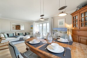 Unclassified image, 2 of 26, button