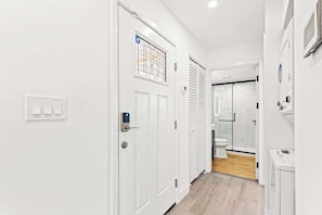 Bruser, hårtørrer, håndklæder