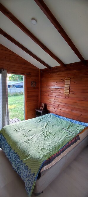 2 chambres, fer et planche Ă repasser