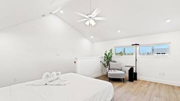 2 kamar tidur, setrika/meja setrika, Wi-Fi, dan seprai linen